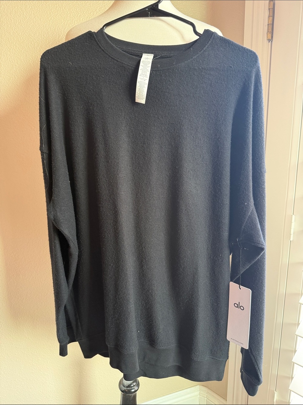ALO Yoga Black Crewneck Sweatshirt